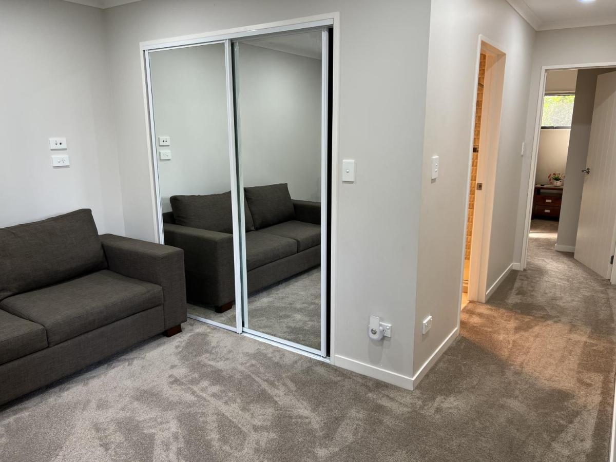 Guest Suite - Cosy Place In The Wattle Downs Auckland Extérieur photo
